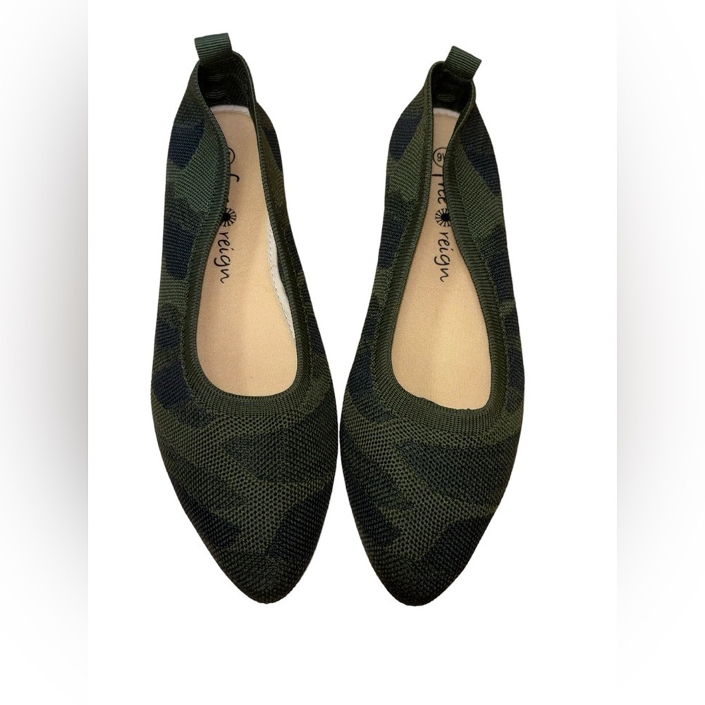 Size 9 W Free Reign Women's Slip On Camo Camouflage Point Toe Flats